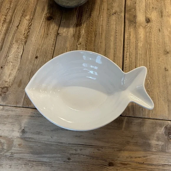 Crate & Barrel White Ceramic Fish Shaped Serving Dish BOWL 15 X 4 X 10 INCHES - Picture 8 of 8